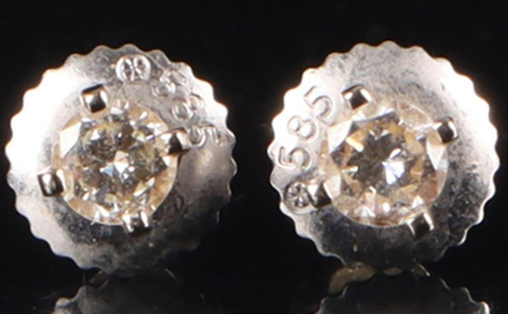 Lot 224346: 14K WHITE GOLD NATURAL DIAMOND LADIES EARRINGS