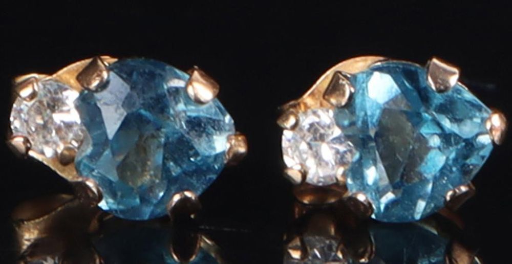 Lot 224351: 10K YELLOW GOLD LADIES EARRINGS W/ TOPAZ & SPINEL