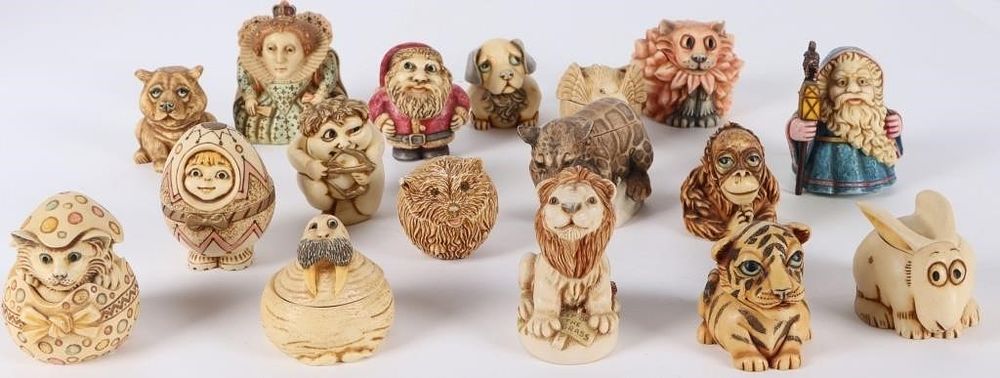 Lot 225533: HARMONY KINGDOM POT BELLY TRINKET BOXES (17)