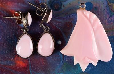 CONCH PEARL EARRINGS & CONCH SHELL PENDANT. Lot of two pieces of sterling silver ladies jewelry 