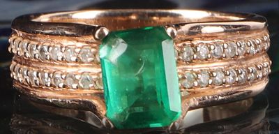 1.2CT EMERALD 42 DIAS 14K YELLOW GOLD LADIES RING. 14k yellow gold ladies ring with a 1.2ct 