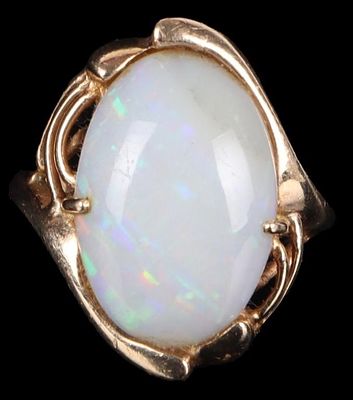 14K YELLOW GOLD CABOCHON OPAL LADIES RING. 14K yellow gold cabochon opal ladies ring. Gemstones 