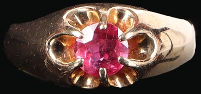 14K YELLOW GOLD RUBY BELCHER SOLITARE LADIES RING. 14K yellow gold belcher solitare ladies ring. 