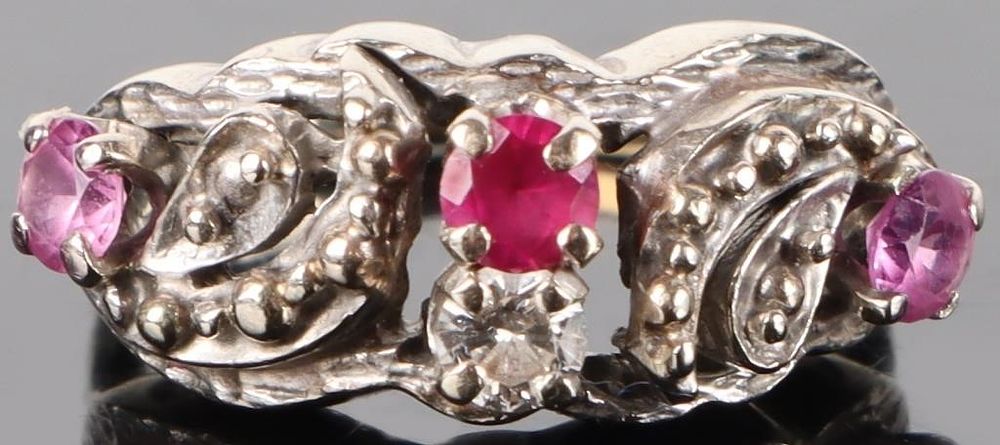 Lot 226169: 14K WHITE GOLD NATURAL DIAMOND SAPPHIRE RUBY RING