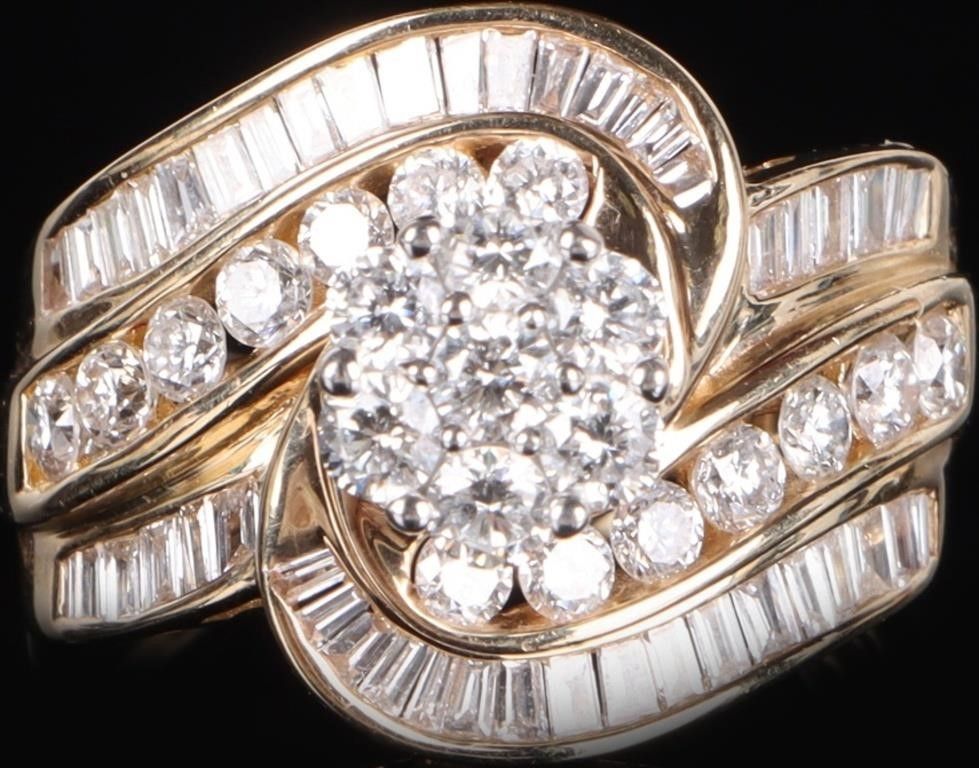 Lot 226217: 10K YELLOW GOLD DIAMOND CLUSTER LADIES RING