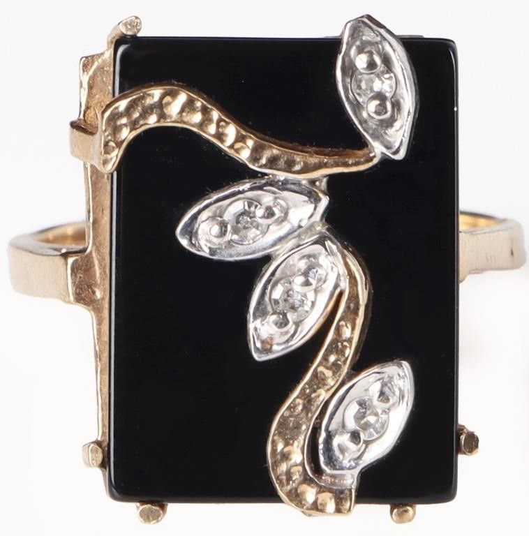 Lot 226220: 10K YELLOW GOLD LADIES RING W/ DIAMONDS & ONYX