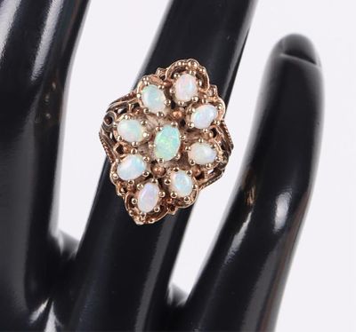 10K YELLOW GOLD OPAL CLUSTER LADIES RING. 10K yellow gold opal cluster ladies ring. Gemstones to 