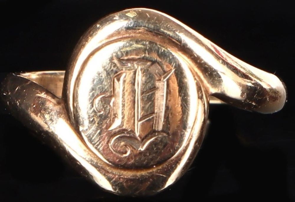 Lot 226233: PETITE 10K YELLOW GOLD LADIES "D" SIGNET RING