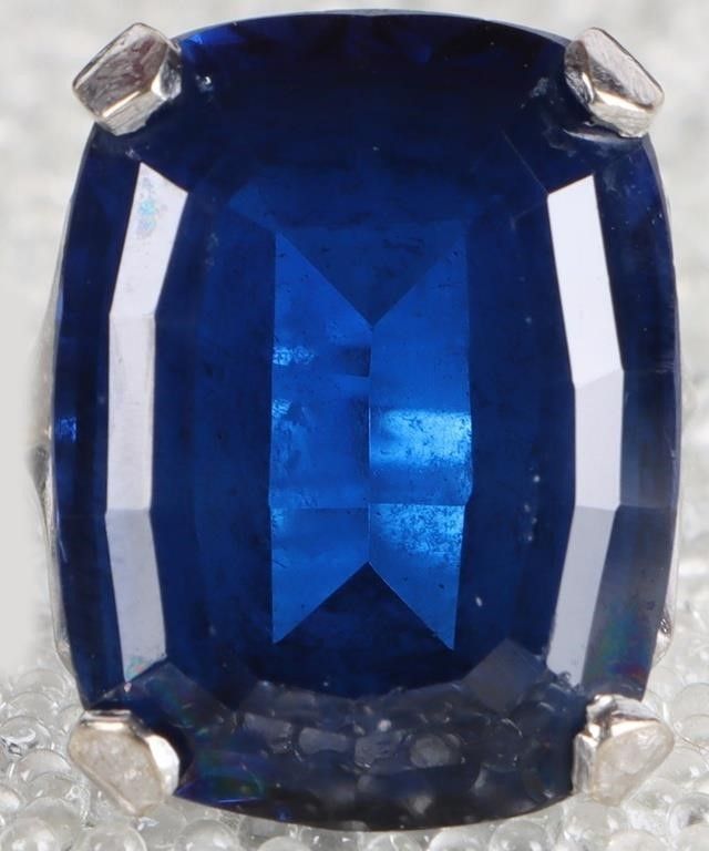 Lot 226236: 10K WHITE GOLD LONDON BLUE TOPAZ LADIES RING
