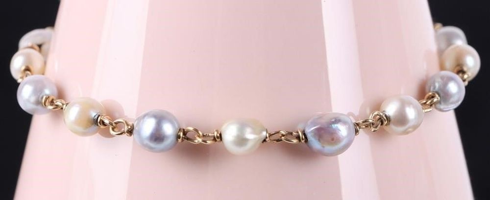 Lot 228229: 14K YELLOW GOLD WHITE & TAHITIAN PEARL BRACELET