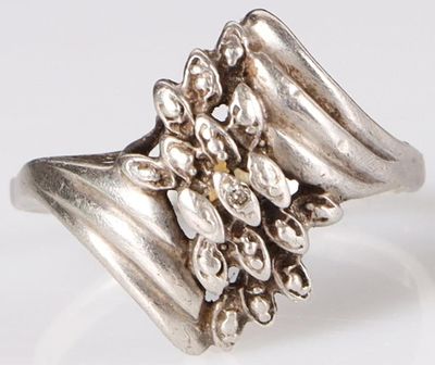 ABSTRACT STERLING SILVER LADIES RING W/ DIAMOND. Sterling silver ladies ring. The face is a 