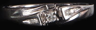 GRACEFUL STERLING SILVER LADIES RING W/ DIAMONDS. Thin and graceful sterling silver ladies ring 