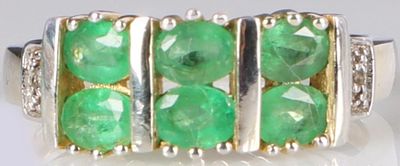 STERLING SILVER LADIES EMERALD RING. Sterling silver ladies ring with six 0.1CT oval-cut 