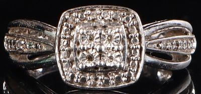 SPARKLING STERLING SILVER LADIES RING W MOISSANITE. Sparkling sterling silver ladies ring with 