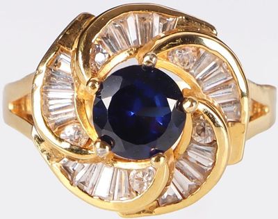 GOLD-TONE SAPPHIRE STERLING SILVER LADIES RING. Gold-tone sterling silver 88 Franklin 