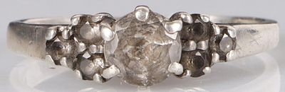 1.03CTW SAPPHIRE STERLING SILVER LADIES RING. Sterling silver ladies ring with seven round-cut 