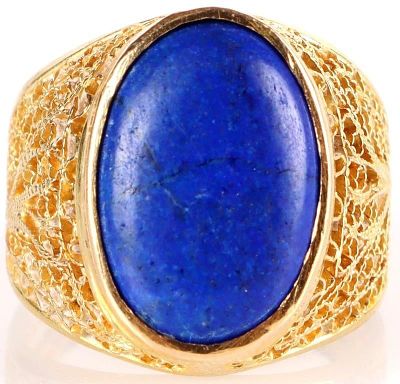 18K GOLD FILIGREE LAPIS LAZULI LADIES RING. 18K yellow gold filigree ladies ring with a large 