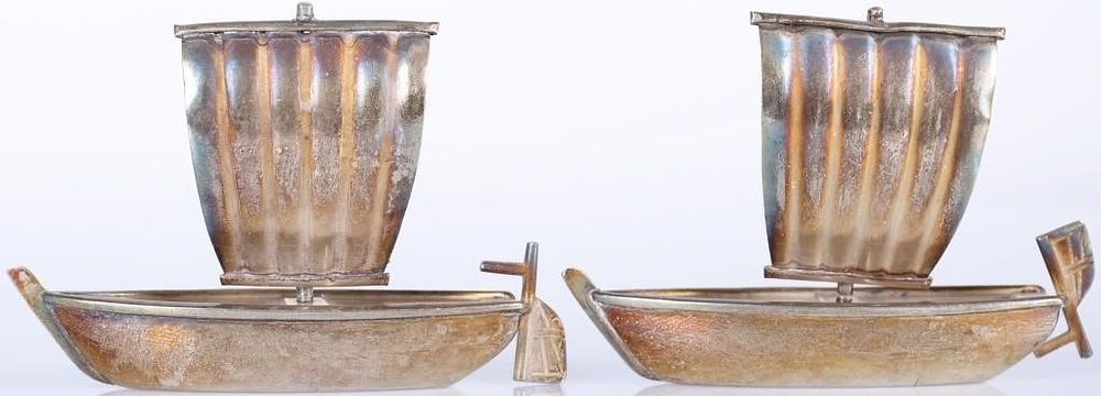 Lot 229173: VINTAGE JAPANESE 970 SILVER SAILBOAT S&P SHAKERS