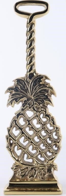 Lot 229179: BRASS PINEAPPLE DOORSTOP VIRGINIA METALCRAFTERS