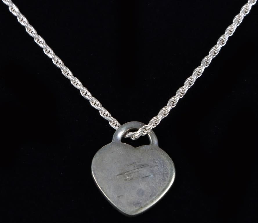Lot 229268: TIFFANY & CO STERLING SILVER LADIES PENDANT +CHAIN