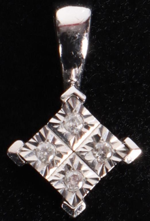 Lot 229317: 10K WHITE GOLD DIAMOND LADIES PENDANT