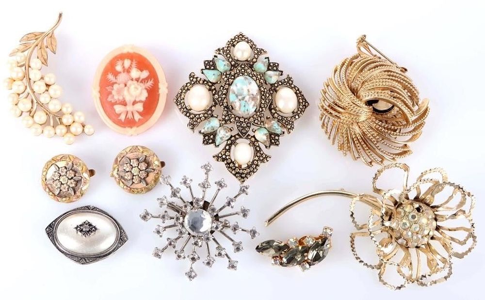 Lot 229322: DESIGNER LADIES BROOCHES W/ TURQUOISE, CAMEO (10)