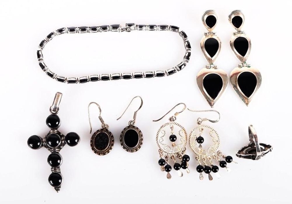 Lot 229323: STERLING ASSORTED LADIES BLACK ONYX JEWELRY (6)