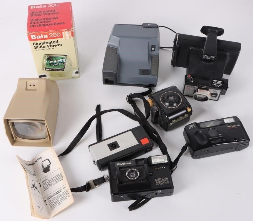 Lot 229371: VINTAGE CAMERAS KODAK POLAROID KEYSTONE + (7)