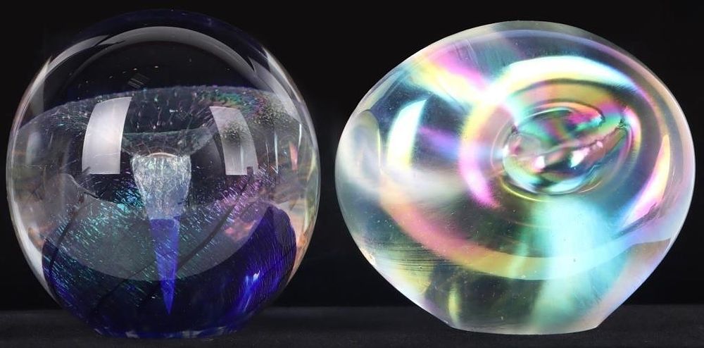 Lot 229381: BRILLIANT EICKHOLT GLASS PAPERWEIGHTS PINCHED (2)
