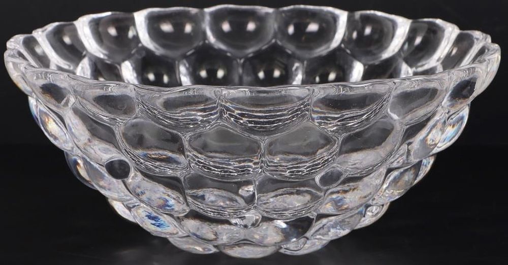 Lot 229390: SIGNED ORREFORS SWEDISH CRYSTAL RASBERRY BOWL