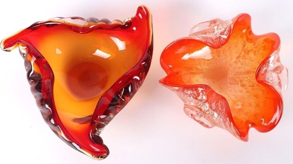Lot 229395: VINTAGE MURANO TRI-RUFFLED GLASS BOWLS LOT OF TWO
