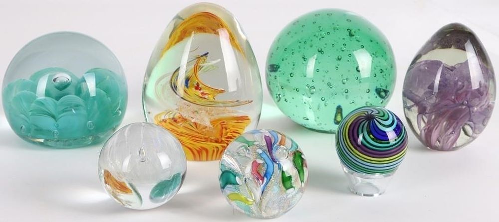 Lot 229400: PAPERWEIGHTS SIGNED & UNSIGNED GLASS BLOWN (7)
