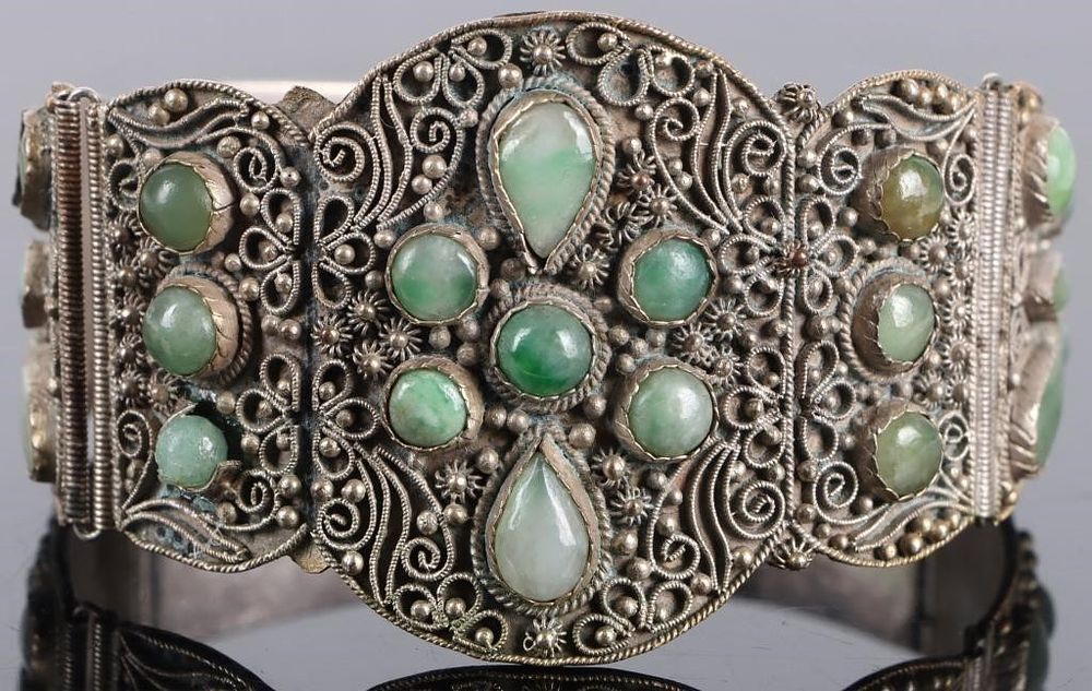 Lot 232252: ANTIQUE CHINESE JADE ORNATE LADIES BRACELET