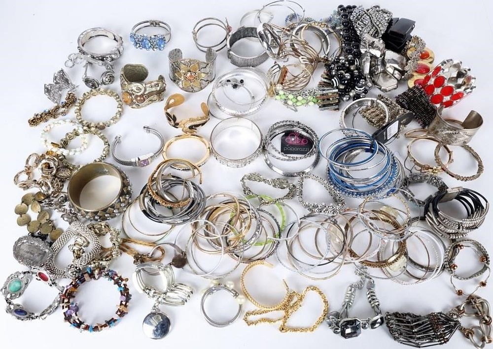 Lot 232256: MEGA LOT LADIES BRACELETS CUFF FANCY BANGLE (130)