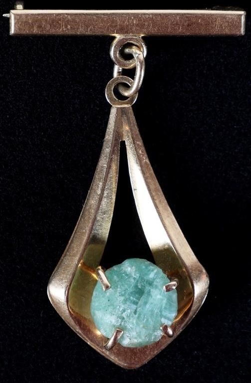 Lot 232276: 18K YELLOW GOLD LADIES BROOCH W/ ROUGH JADE