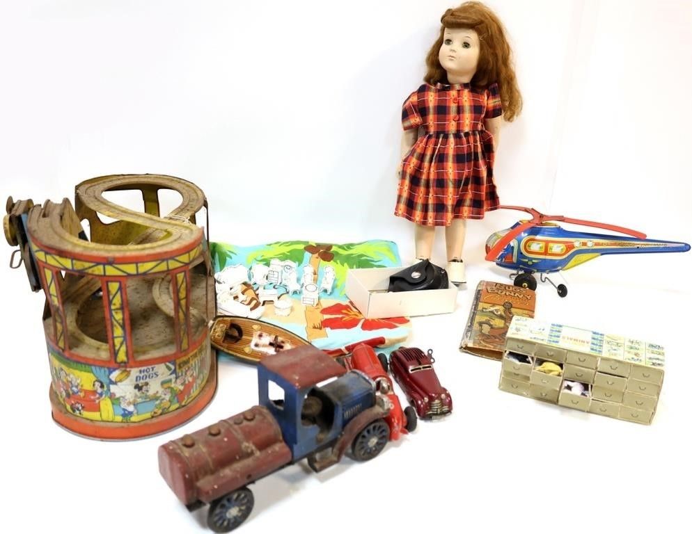 Lot 232351: OLD-TIME TOYS TIN TOYS DOLLS DOLL HOUSE PIECES -11