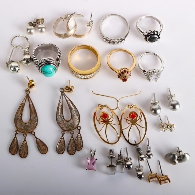 Lot 232362: ASSORTED ORNATE GOLD/SILVER TONE JEWELRY LOT