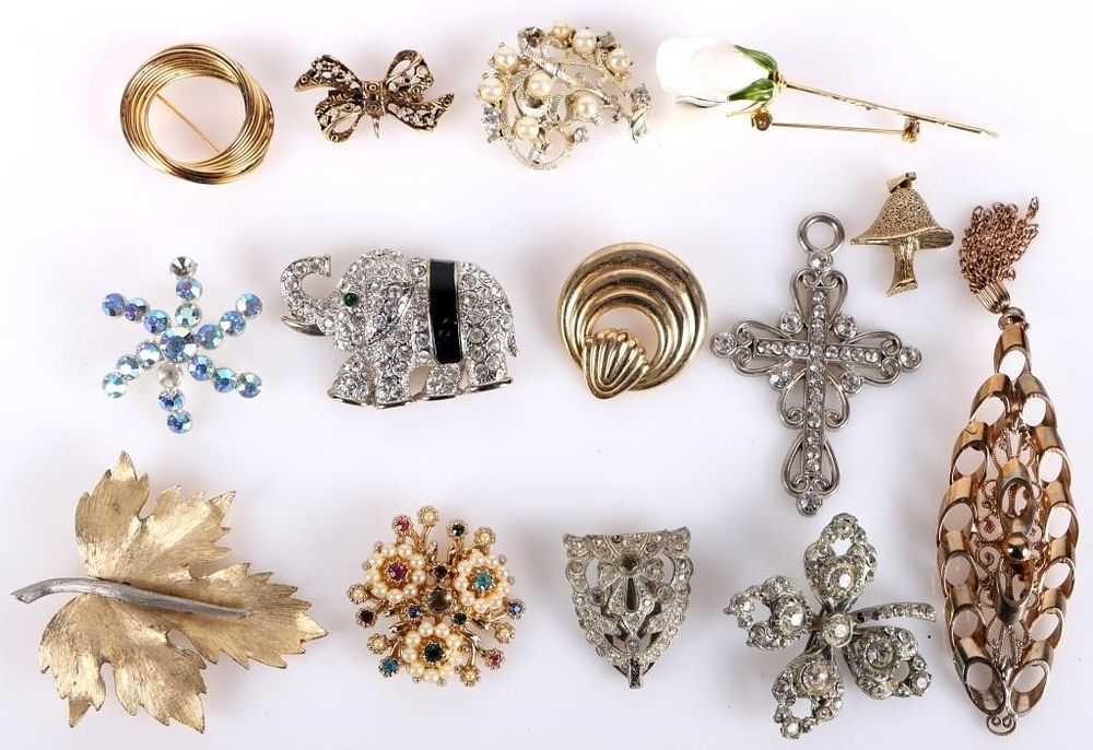 Lot 232369: GOLD & SILVER TONED LADIES JEWELRY LOT OF 14