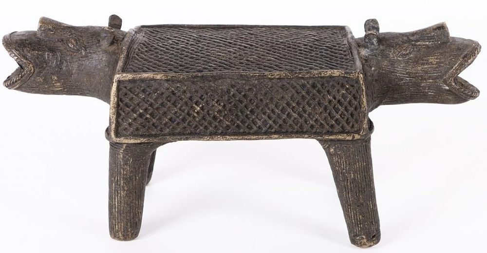 Lot 232373: VINTAGE BRASS BRUTALIST HEAD REST