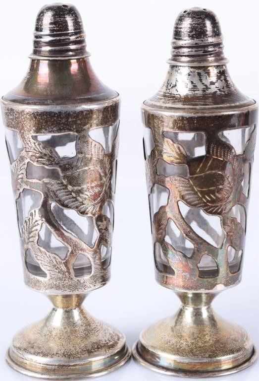Lot 232385: VINTAGE MEXICAN GLASS & STERLING S&P SHAKER SET