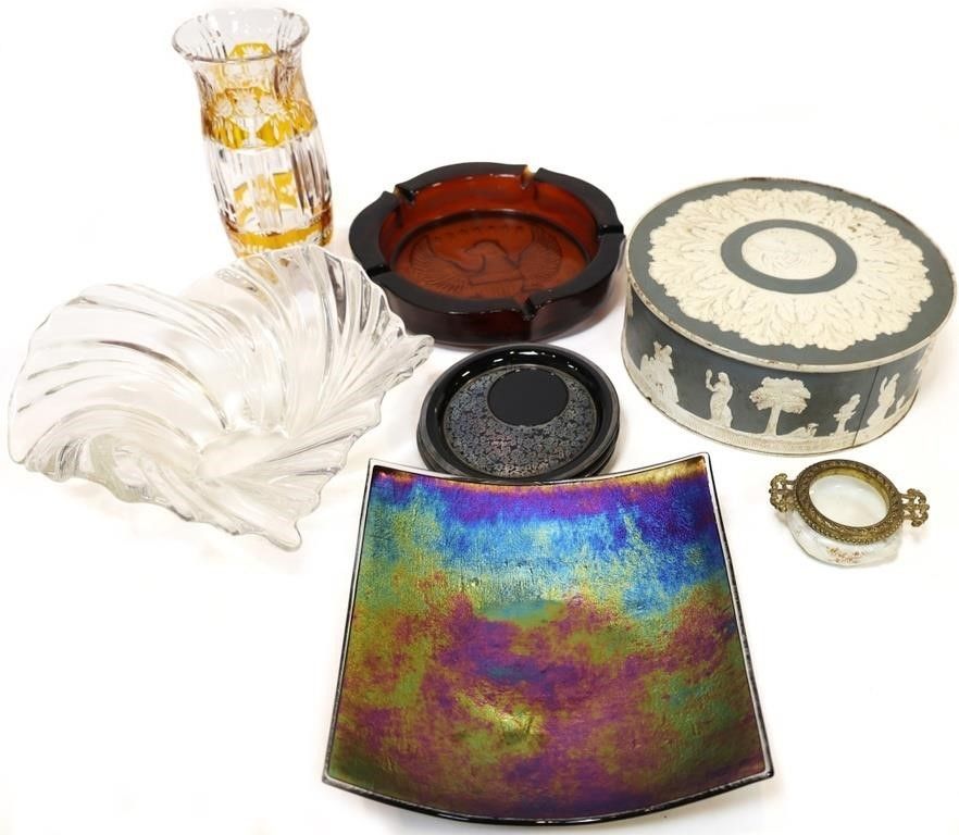 Lot 232421: LARGE LOT OF GLASS & DECORATIVE PIECES VASES ETC 7