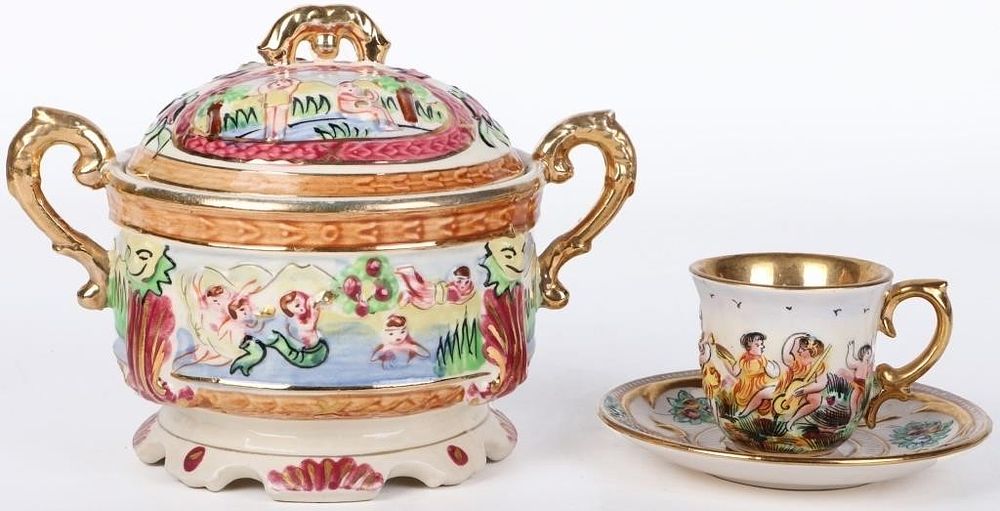 Lot 232436: CAPODIMONTE SERVING BOWL & CUP WITH SAUCER
