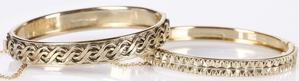 Lot 233016: WHITING & DAVIS CO. GOLD-TONE BRACELET LOT (2)