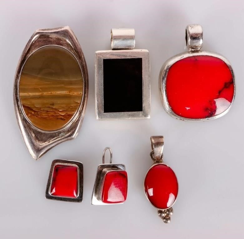 Lot 233021: STERLING SILVER LADIES PENDANTS & EARRINGS (5)