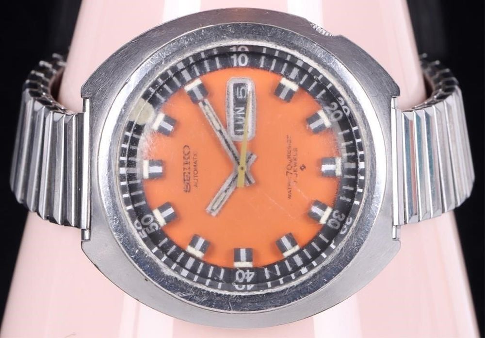 Lot 233034: VINTAGE SEIKO 17 JEWELS AUTOMATIC WATCH 6106-7107