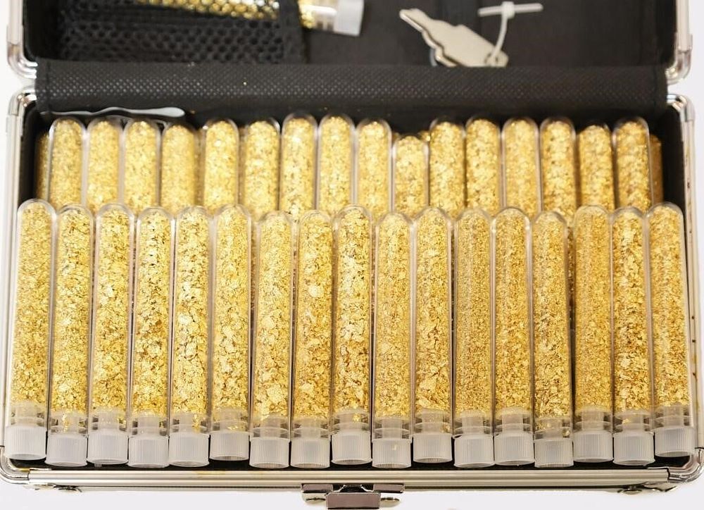 Lot 233035: 24K GOLD FLAKE VIALS W/ CASE - (54)