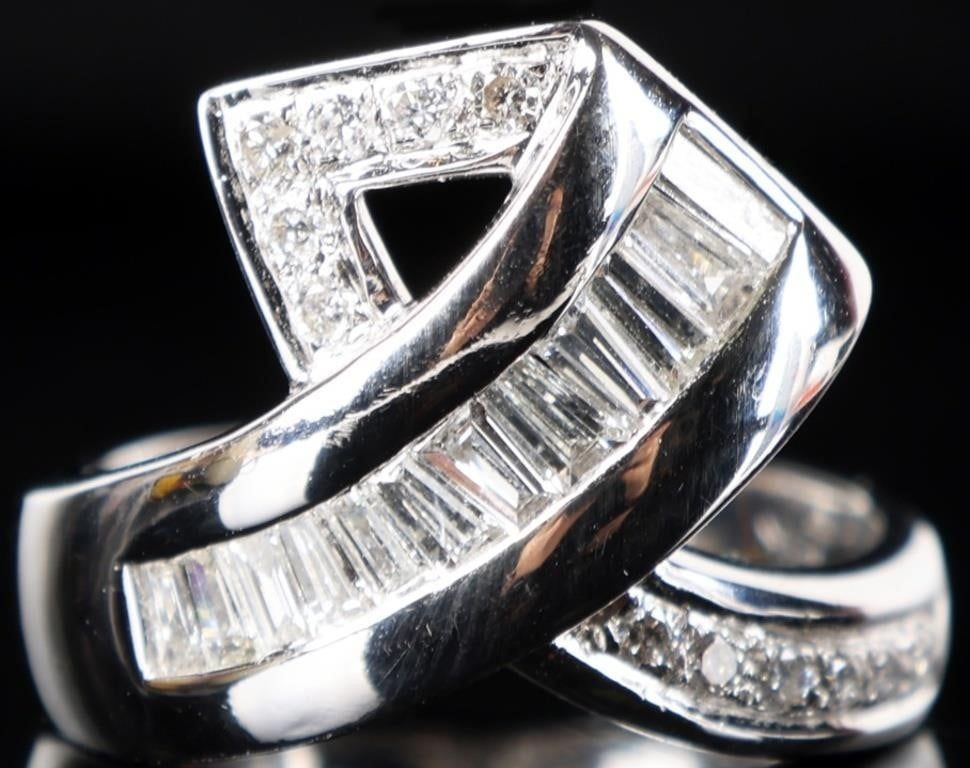 Lot 233064: ELEGANT 18K WHITE GOLD LADIES RING W/ DIAMONDS