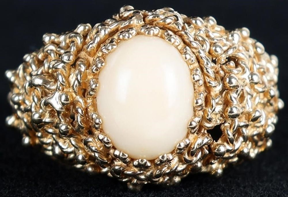 Lot 233072: 14K YELLOW GOLD FILIGREE WHITE CORAL LADIES RING