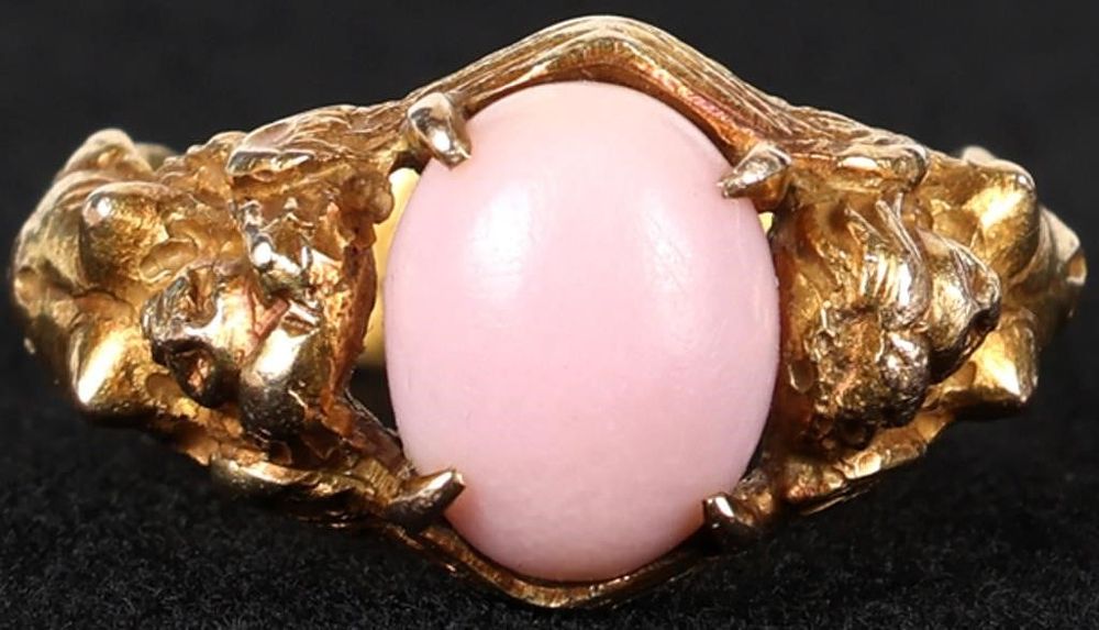 Lot 233073: 14K YELLOW GOLD PINK CORAL MERMAID LADIES RING