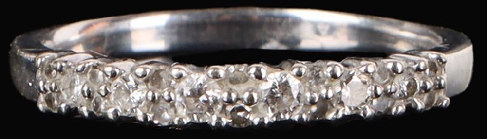 Lot 233076: 14K WHITE GOLD LADIES RING W/ TWENTY DIAMONDS